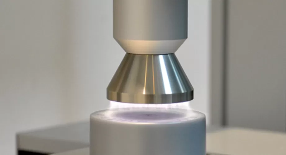 Application of plasma surface treatment in the bonding process of automotive sealing strips