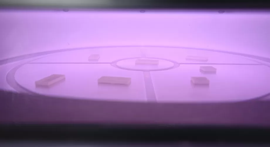 Principle of plasma cleaning to remove residual organic matter on the surface of materials