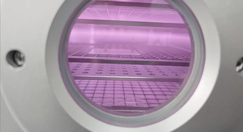 Glass plasma cleaning improves hydrophilic wettability and adhesive performance