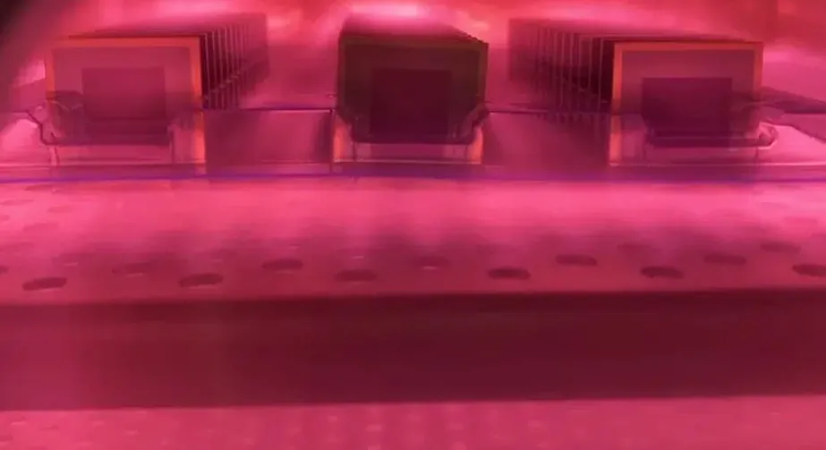 Plasma cleaning of gold-plated substrates for power semiconductor chips improves the bonding strength of subsequent nanosilver sintering